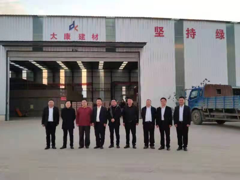 河南省磚瓦窯行業(yè)綠色發(fā)展協(xié)會、河南省生態(tài)環(huán)境廳綠色發(fā)展部攜行業(yè)**專家蒞臨河南亞新窯爐有限公司進(jìn)行現(xiàn)場考察