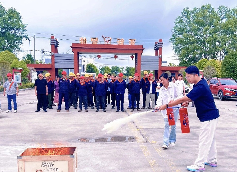 亞新公司開展消防應(yīng)急演練，筑牢安全生產(chǎn)防線